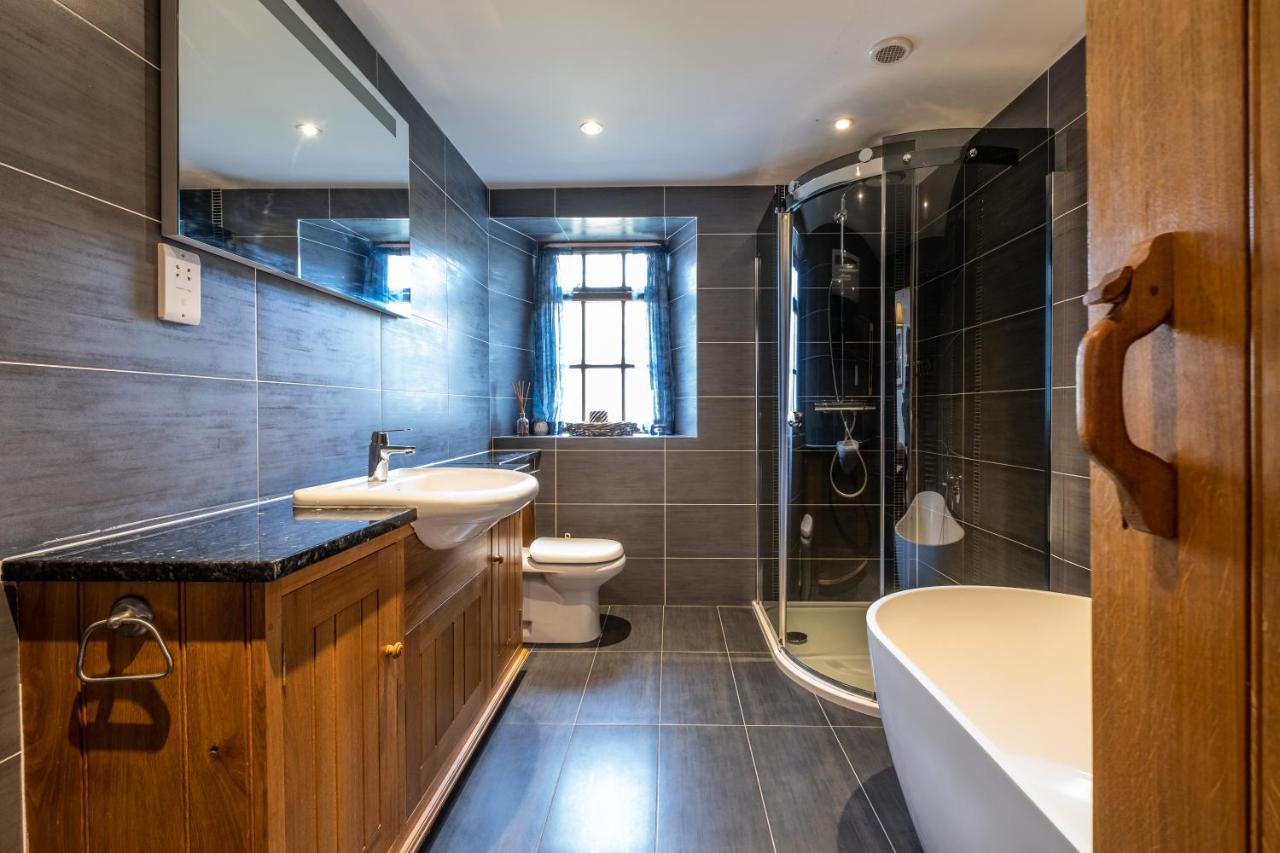 Stunning Cottage Grade 2 Listed With Parking And Hot Tub Bowness-on-Windermere Kültér fotó