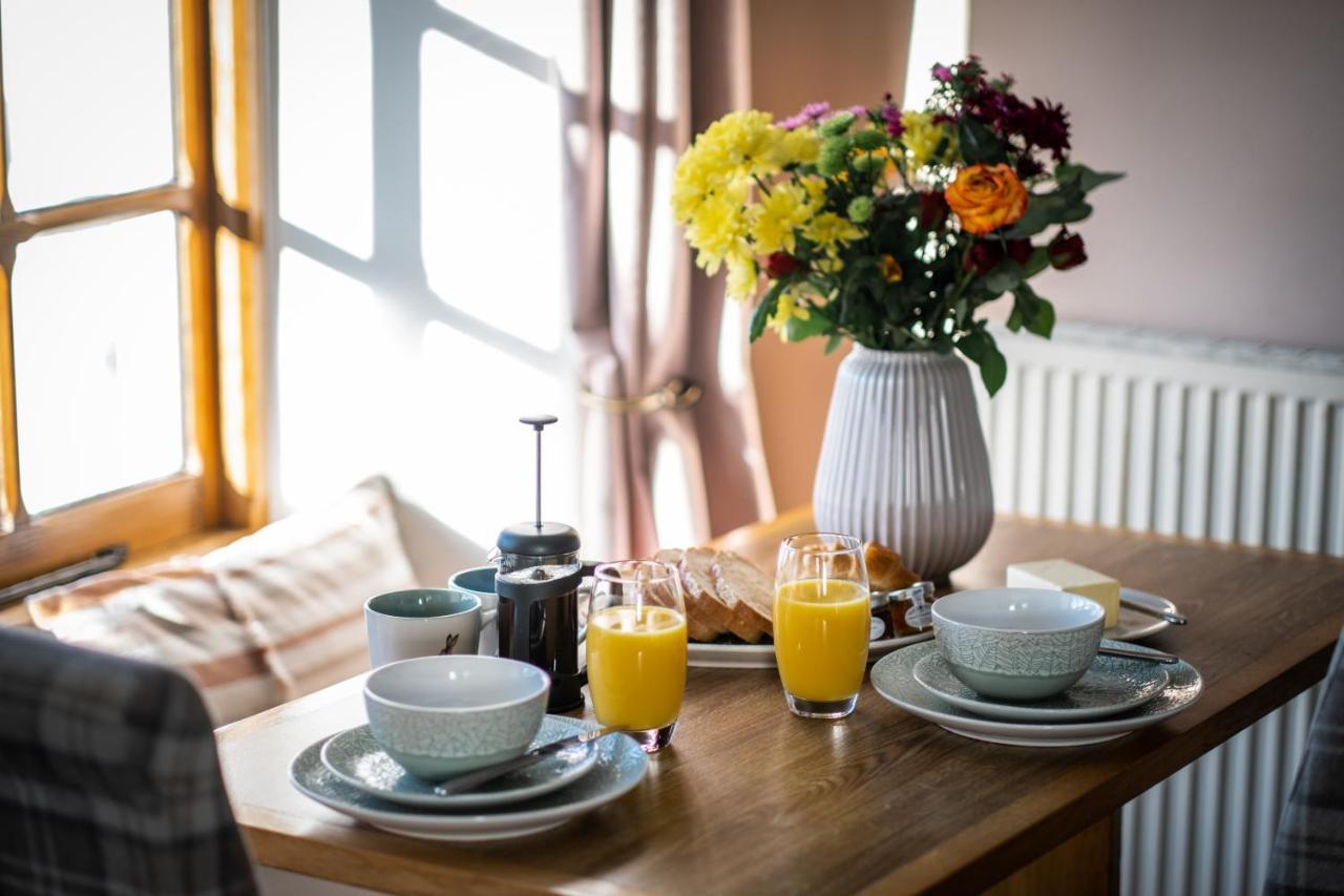 Stunning Cottage Grade 2 Listed With Parking And Hot Tub Bowness-on-Windermere Kültér fotó