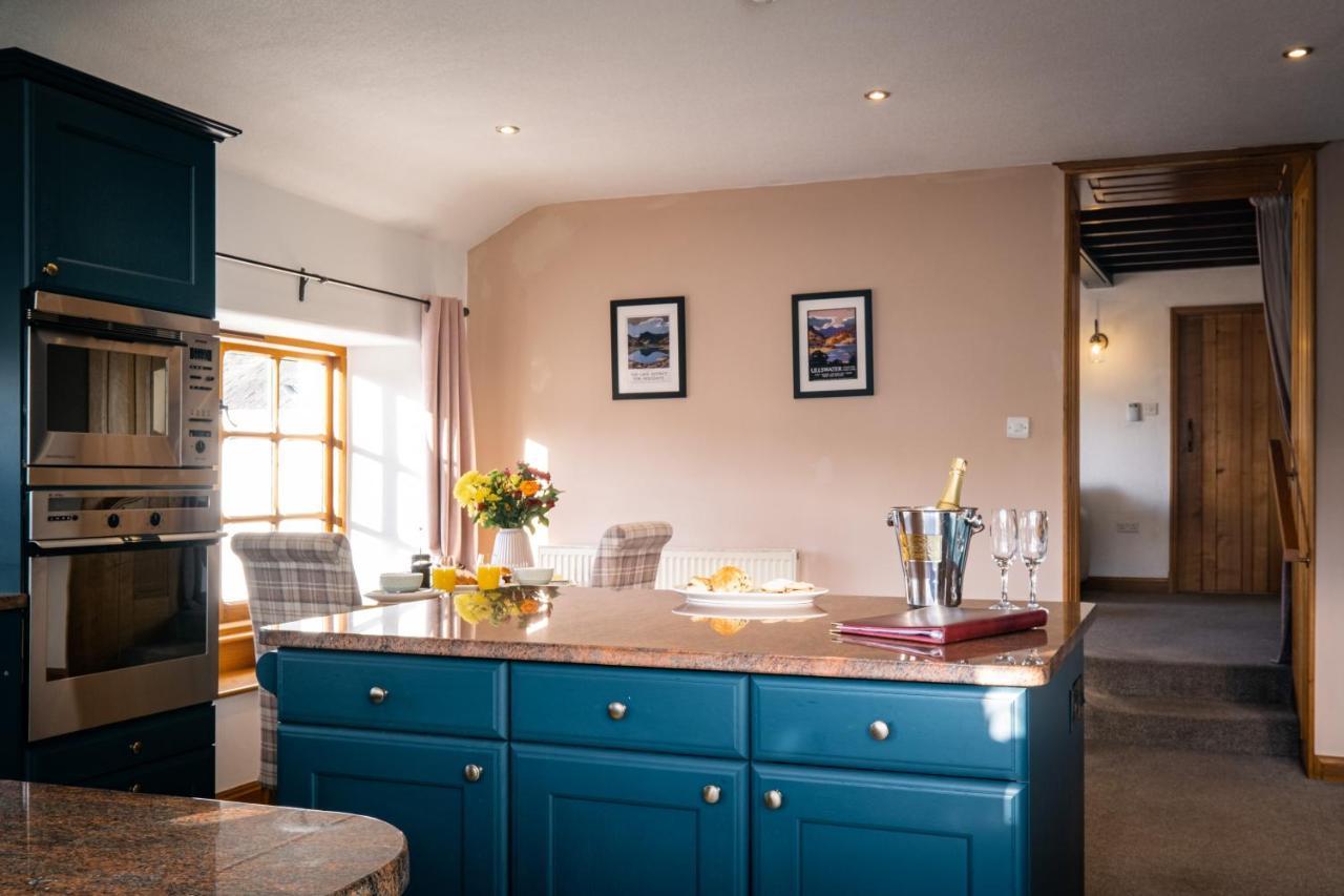 Stunning Cottage Grade 2 Listed With Parking And Hot Tub Bowness-on-Windermere Kültér fotó