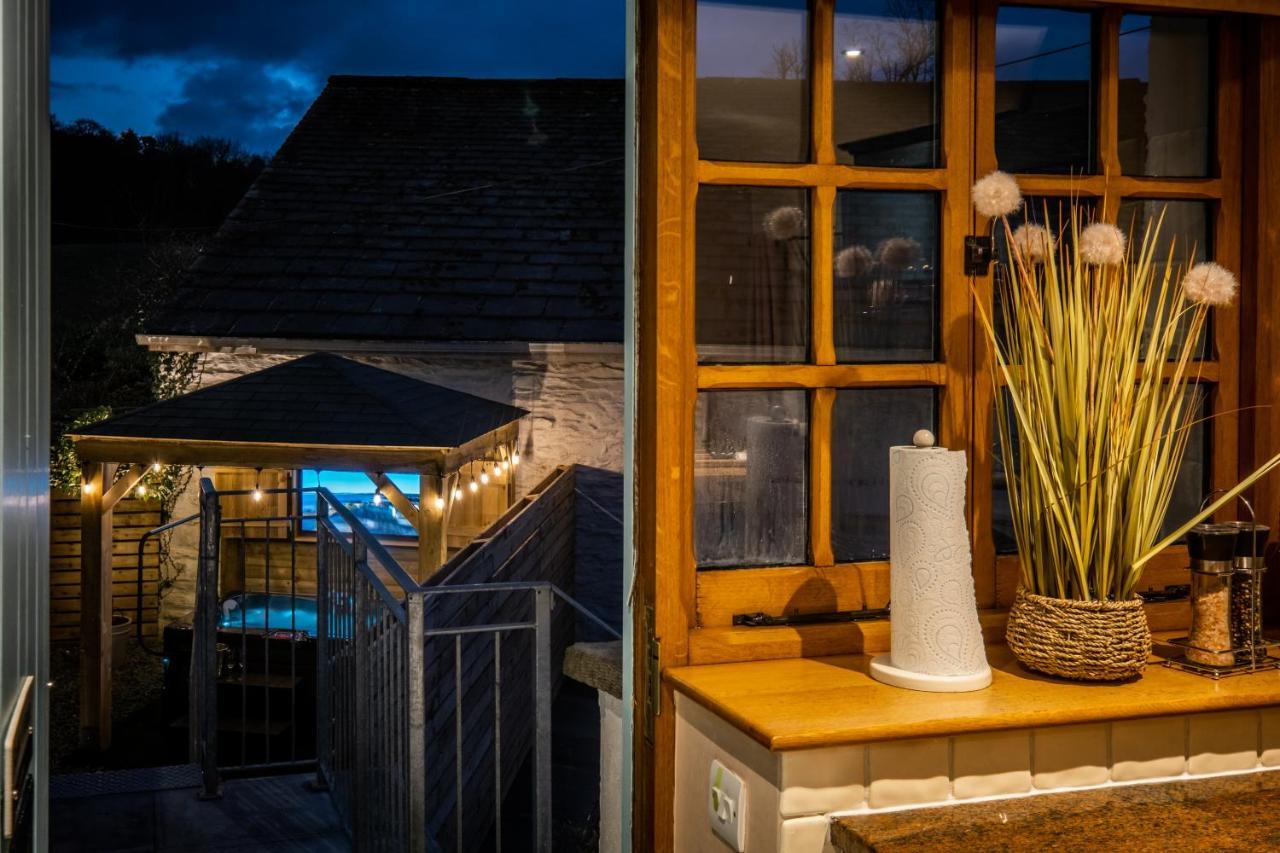 Stunning Cottage Grade 2 Listed With Parking And Hot Tub Bowness-on-Windermere Kültér fotó