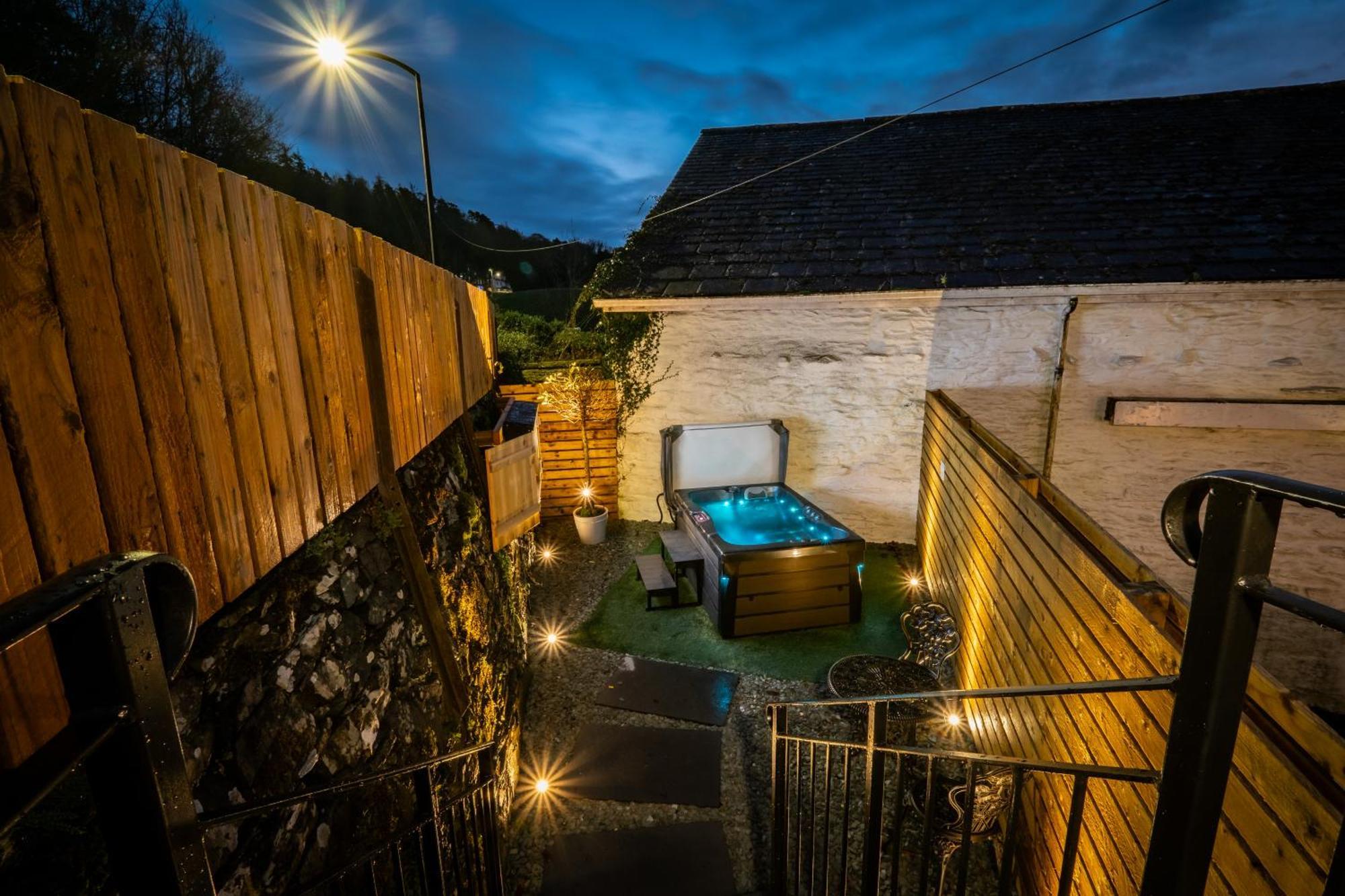 Stunning Cottage Grade 2 Listed With Parking And Hot Tub Bowness-on-Windermere Kültér fotó