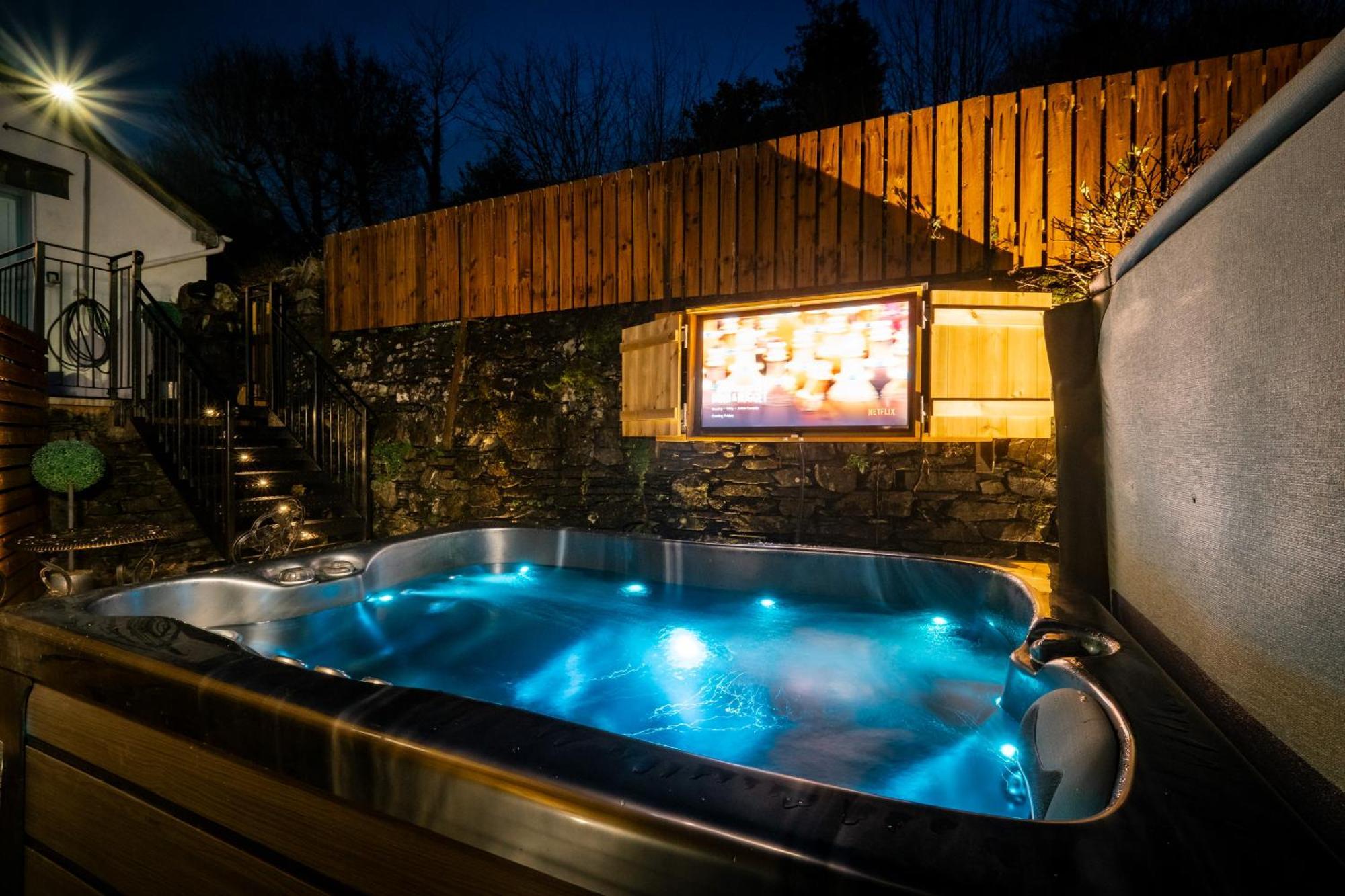 Stunning Cottage Grade 2 Listed With Parking And Hot Tub Bowness-on-Windermere Kültér fotó