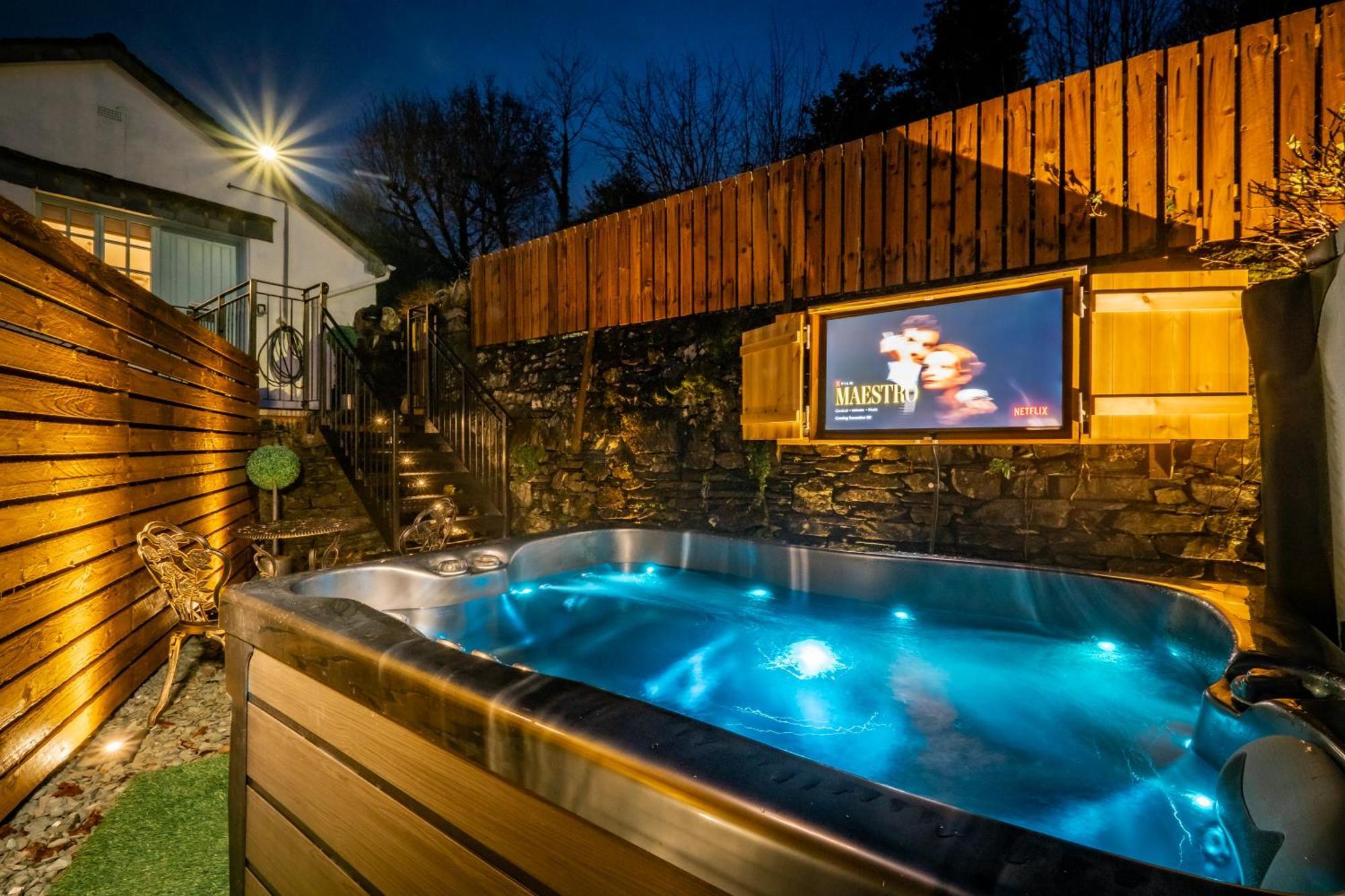 Stunning Cottage Grade 2 Listed With Parking And Hot Tub Bowness-on-Windermere Kültér fotó