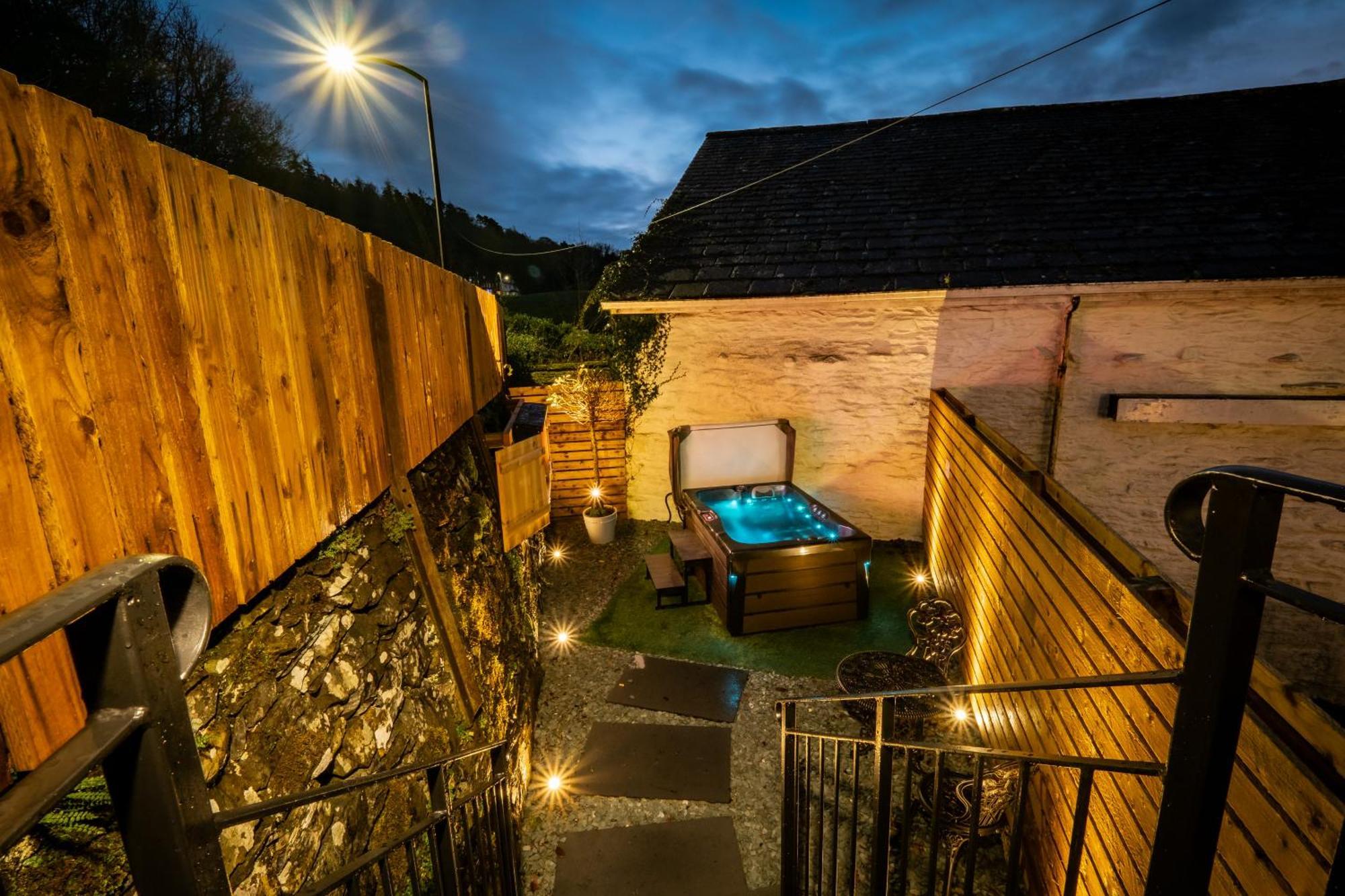 Stunning Cottage Grade 2 Listed With Parking And Hot Tub Bowness-on-Windermere Kültér fotó