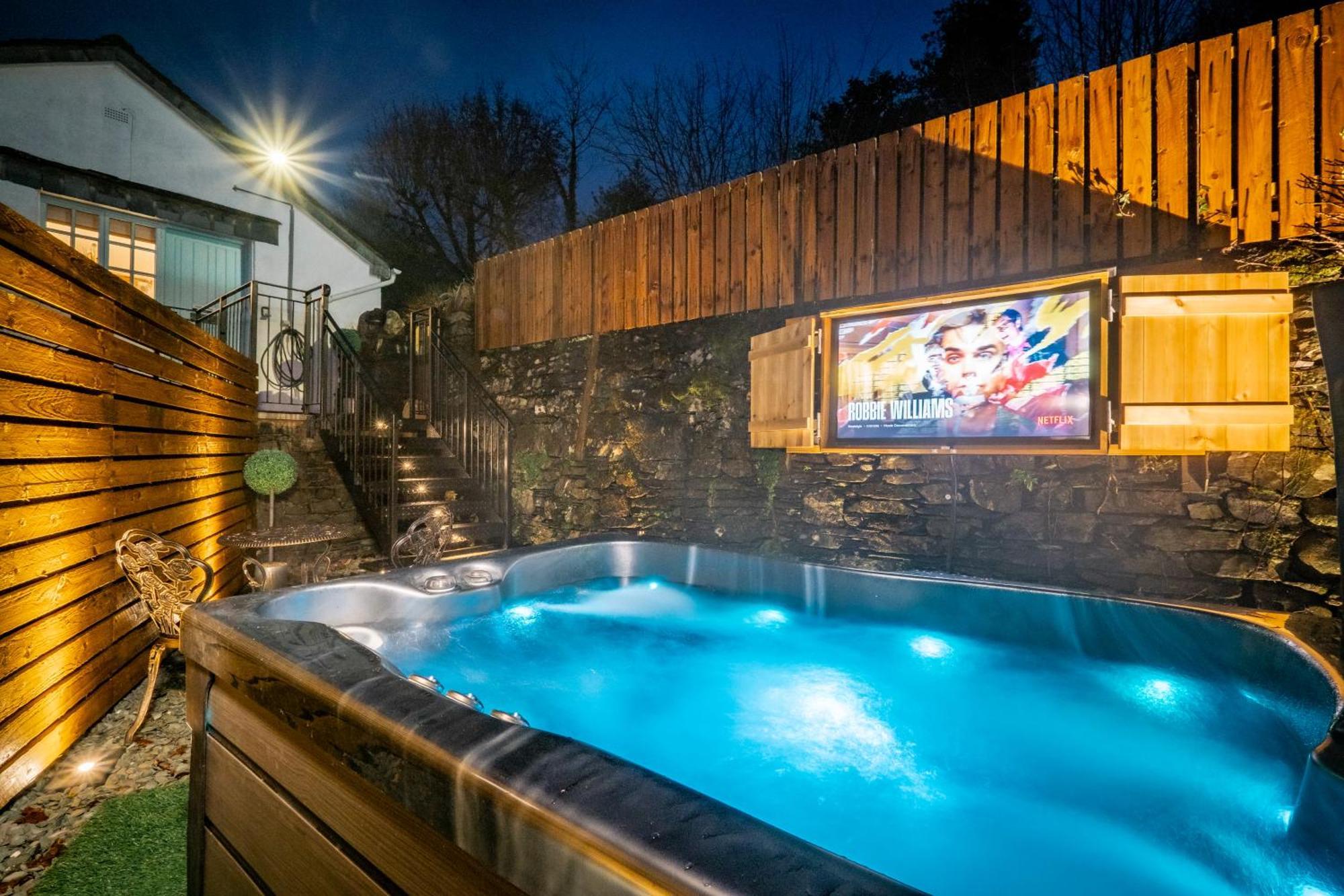 Stunning Cottage Grade 2 Listed With Parking And Hot Tub Bowness-on-Windermere Kültér fotó