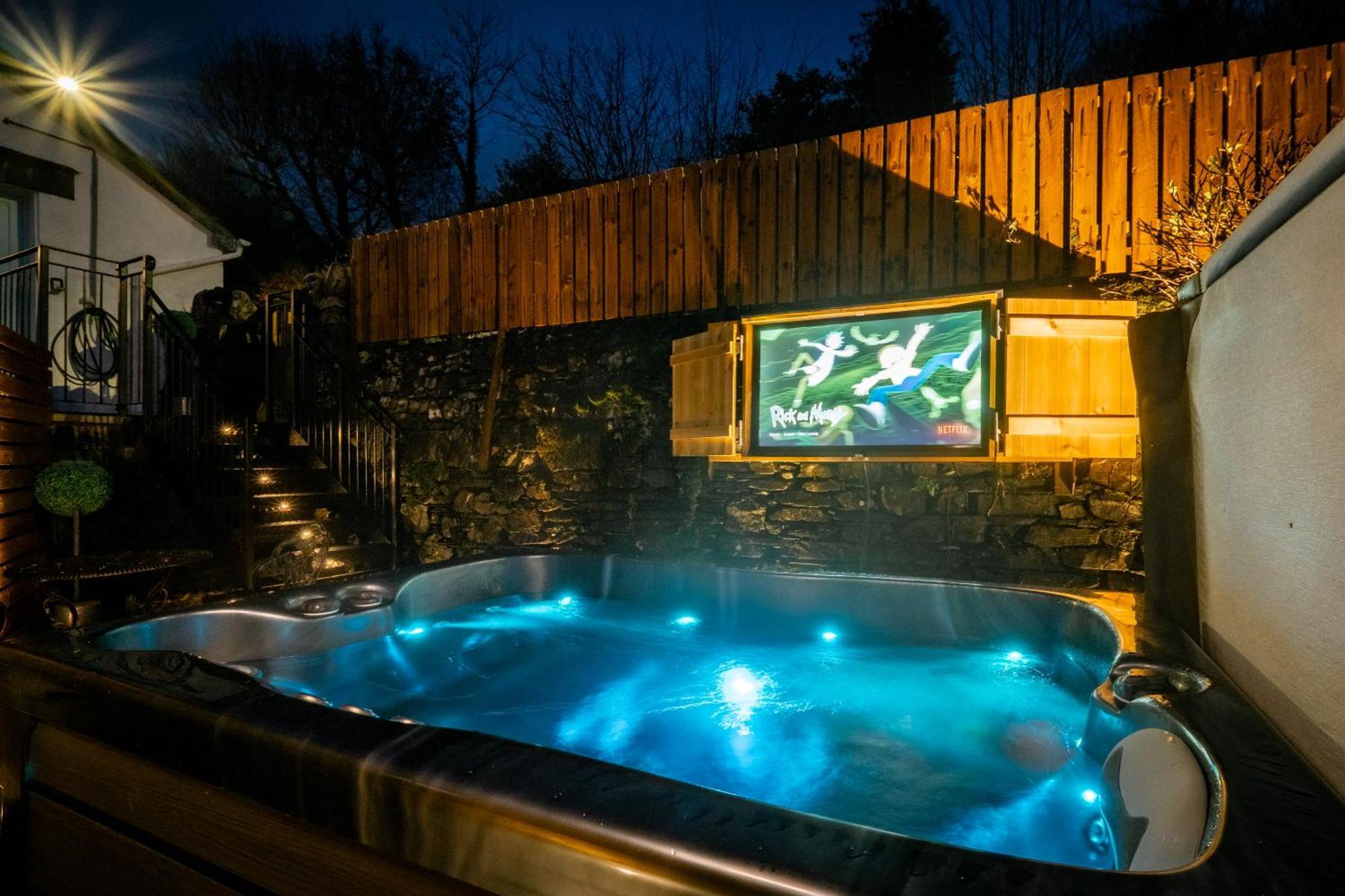 Stunning Cottage Grade 2 Listed With Parking And Hot Tub Bowness-on-Windermere Kültér fotó