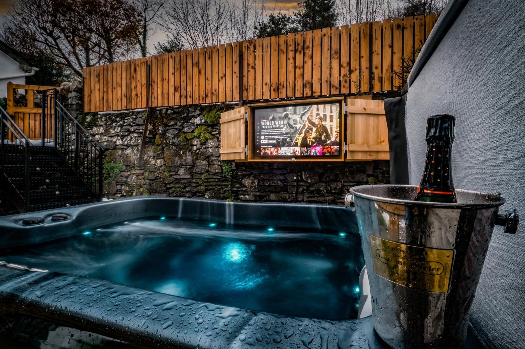 Stunning Cottage Grade 2 Listed With Parking And Hot Tub Bowness-on-Windermere Kültér fotó