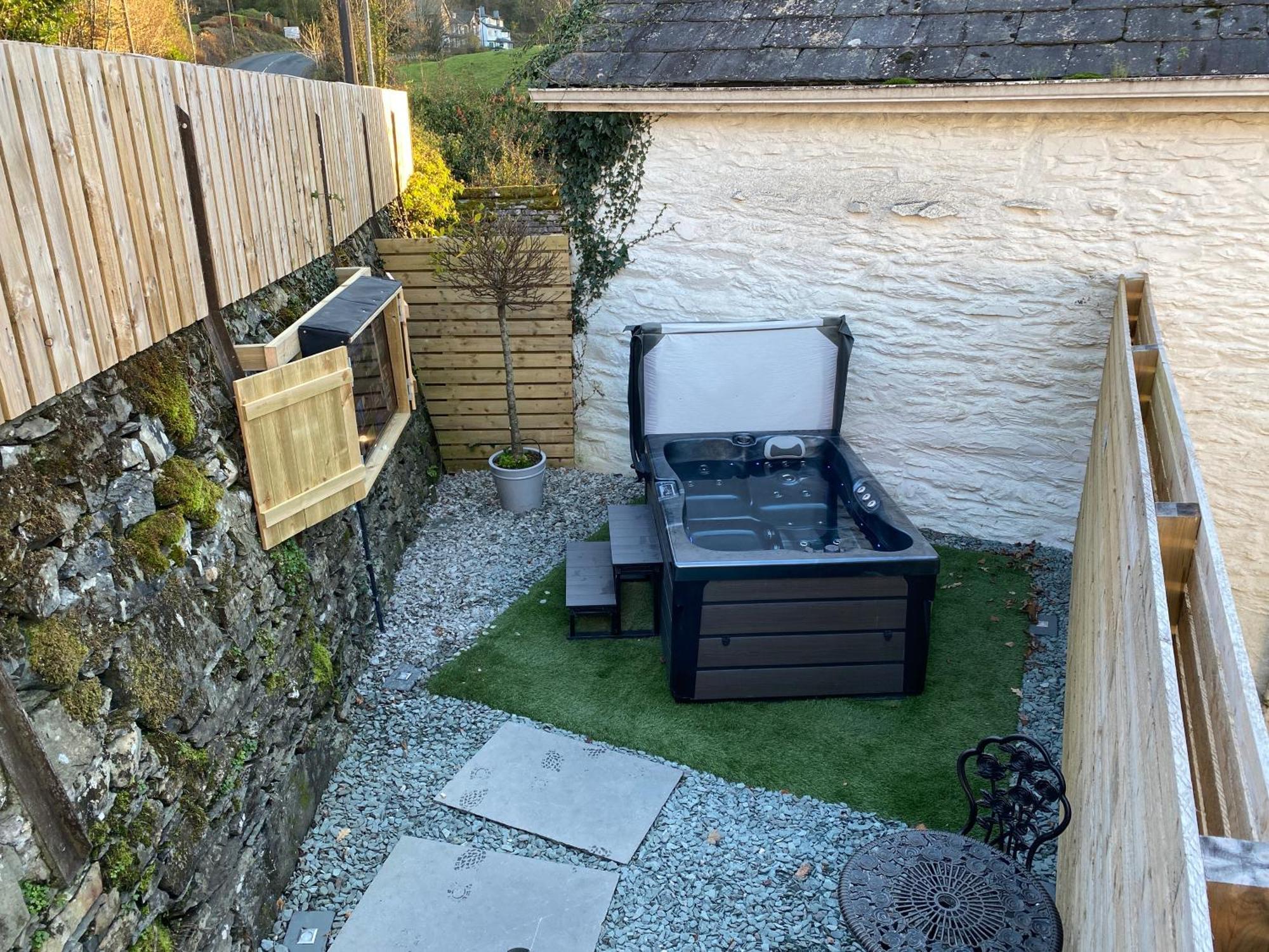 Stunning Cottage Grade 2 Listed With Parking And Hot Tub Bowness-on-Windermere Kültér fotó